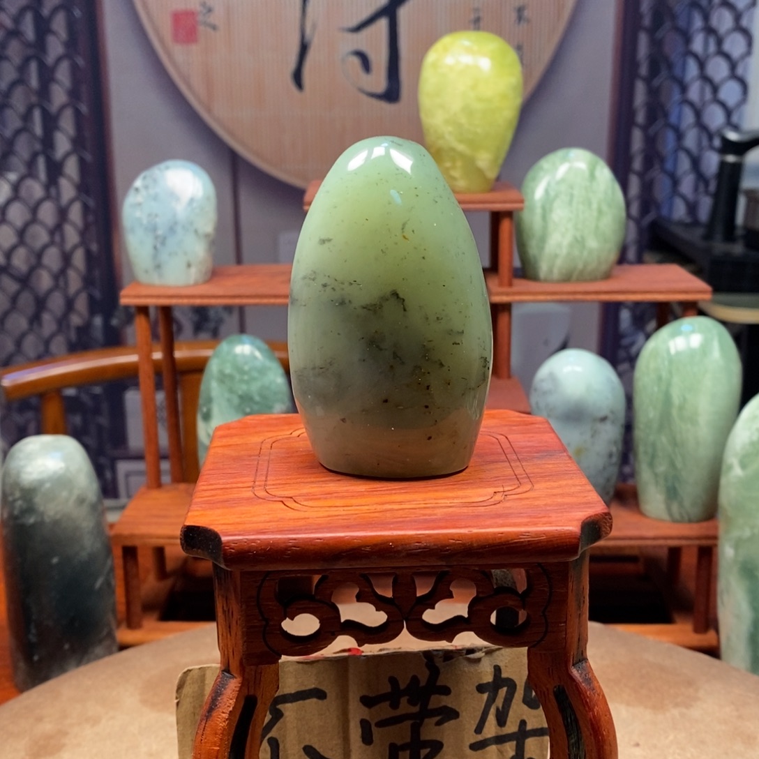 青***子岫玉未镶嵌珠宝奇石