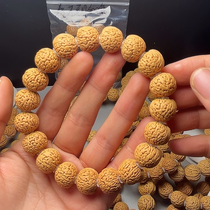 燕***切吊坠桃核桃核手串