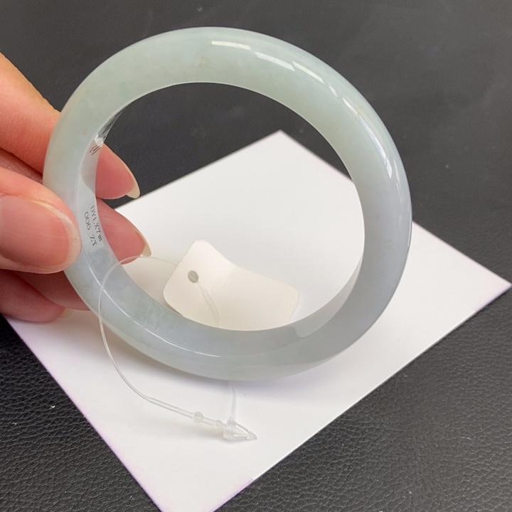 翡翠手镯未镶嵌’**`56-57正圈