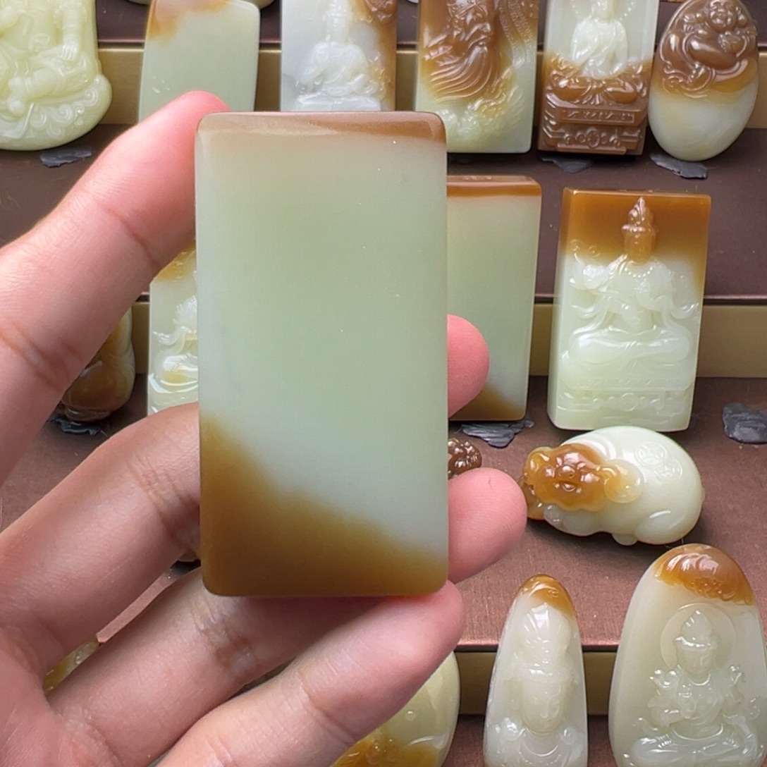 酒***圆和田玉（糖玉）未镶嵌颈饰