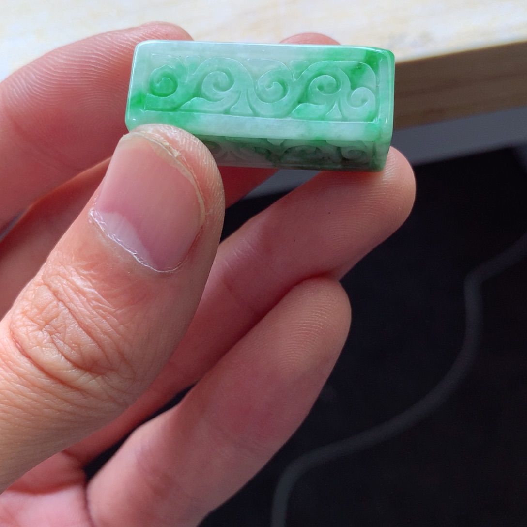 翡翠颈饰未镶嵌吊坠