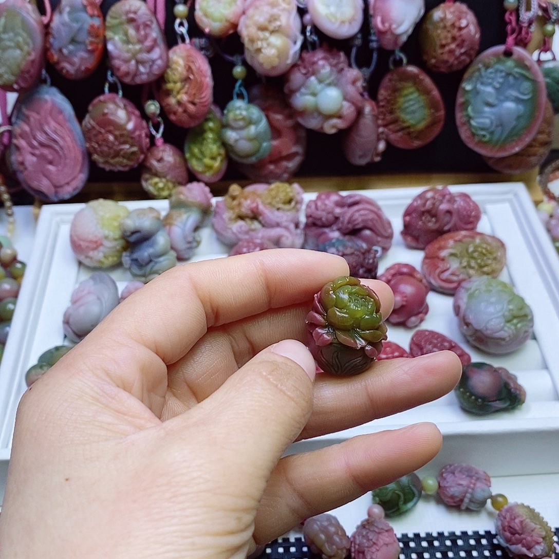 玛瑙/玉髓盐源玛瑙吊坠未镶嵌