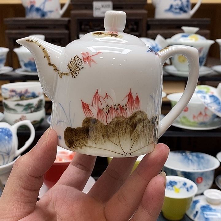 手绘微瑕荷花金钟壶