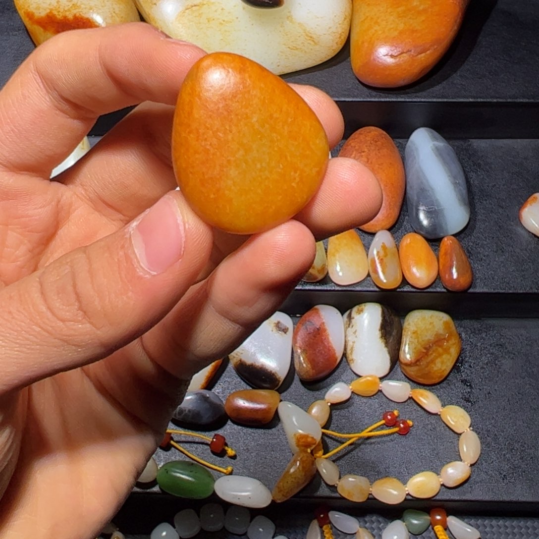 和田玉未镶嵌珠宝奇石13.9克无修