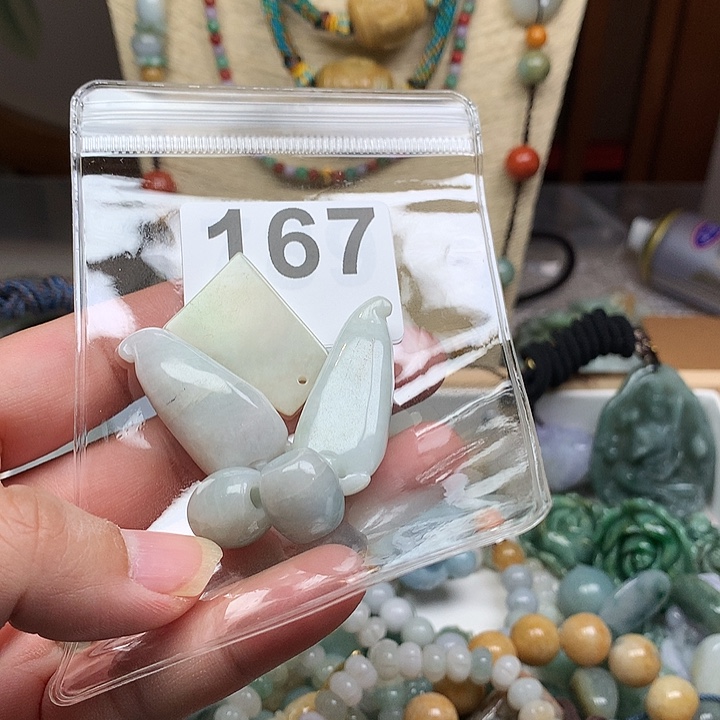 翡翠颈饰未镶嵌三*翡翠