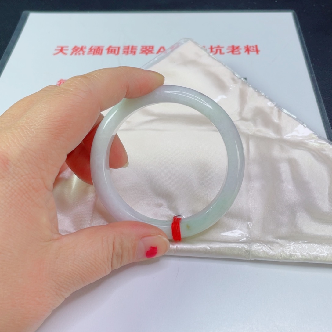 翡翠手镯未镶嵌阳****后