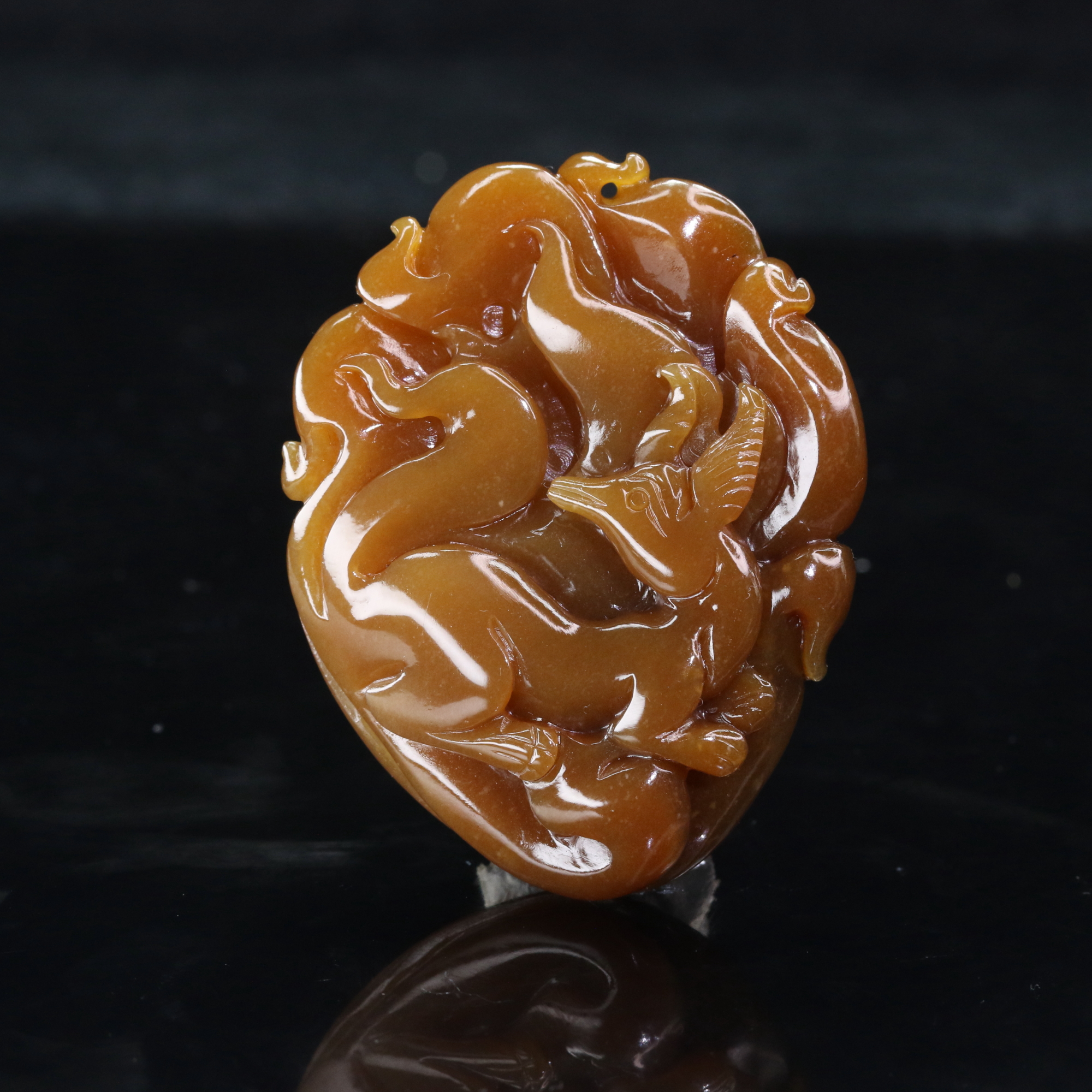 6和田玉九尾吊坠/300222上海嘉禾拍卖