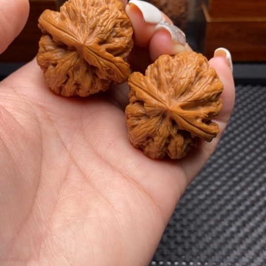 文玩核桃吊坠41.5红锦鲤