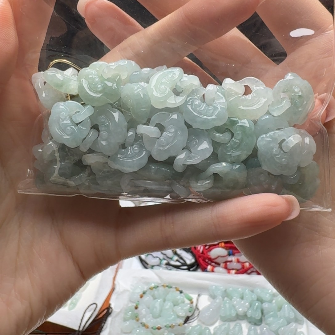 未镶嵌挂件翡翠福利1个，不包邮，拍邮费发货