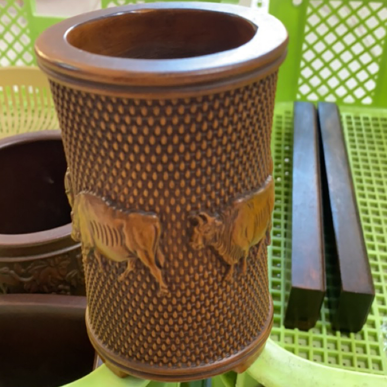 古典浮雕木胎雕刻工艺笔筒