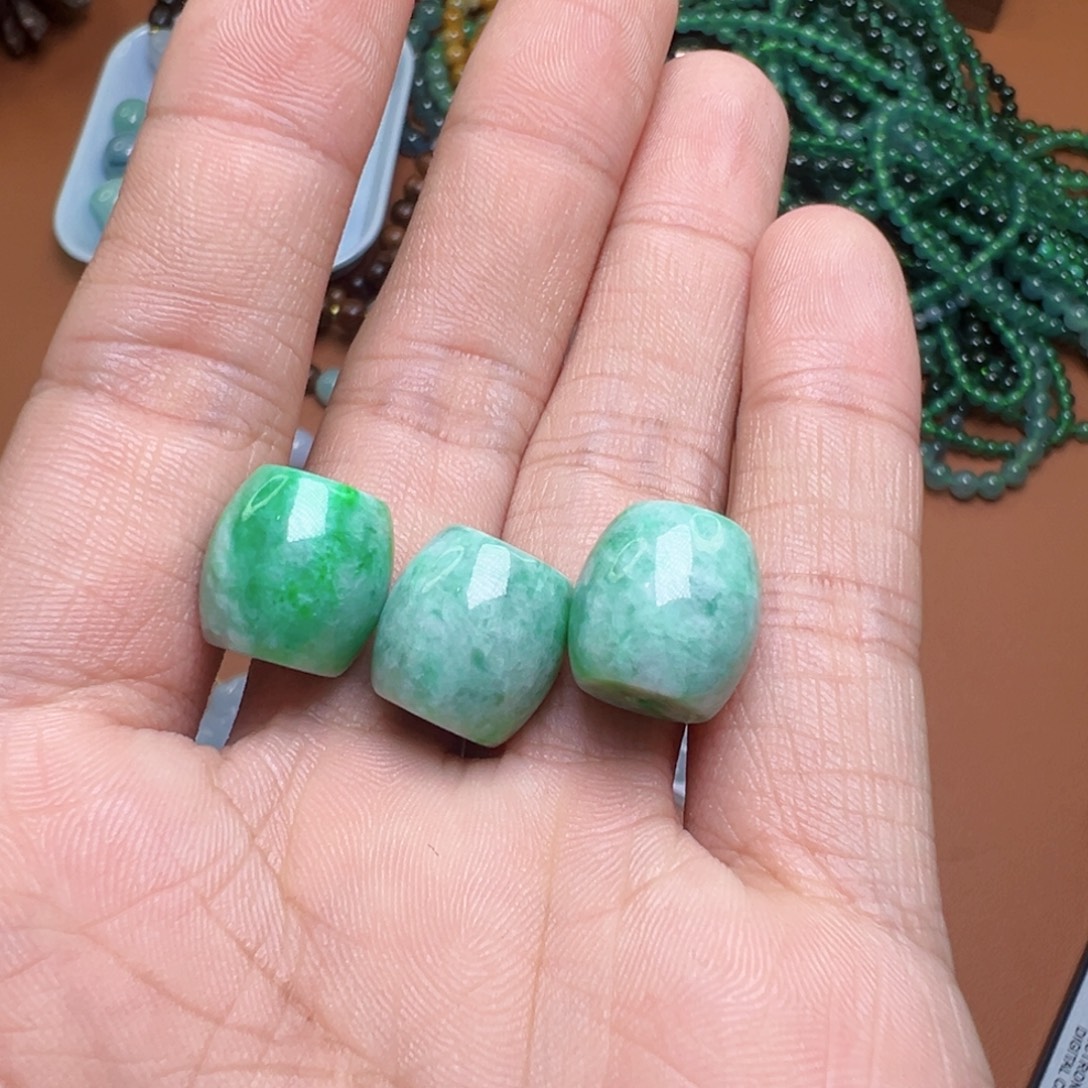 星***雨翡翠未镶嵌颈饰翡翠路路通