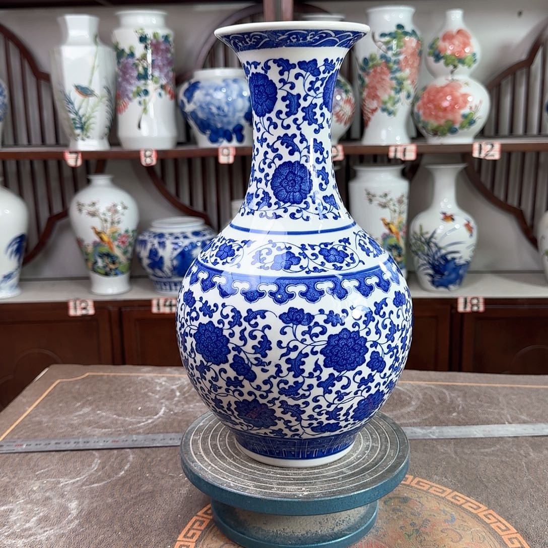 摆件景德镇陶瓷缠枝