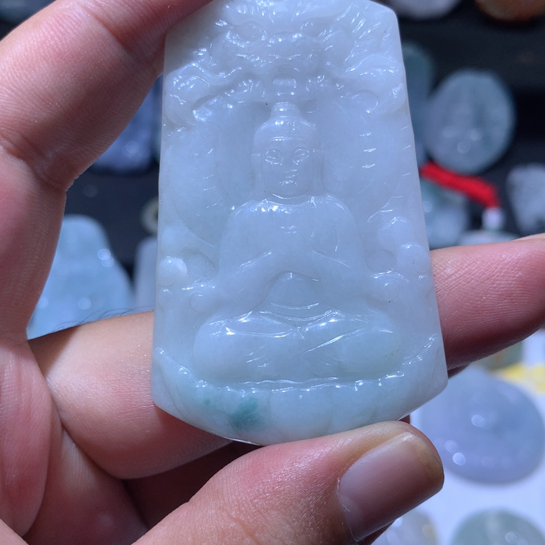 翡翠未镶嵌颈饰阿米