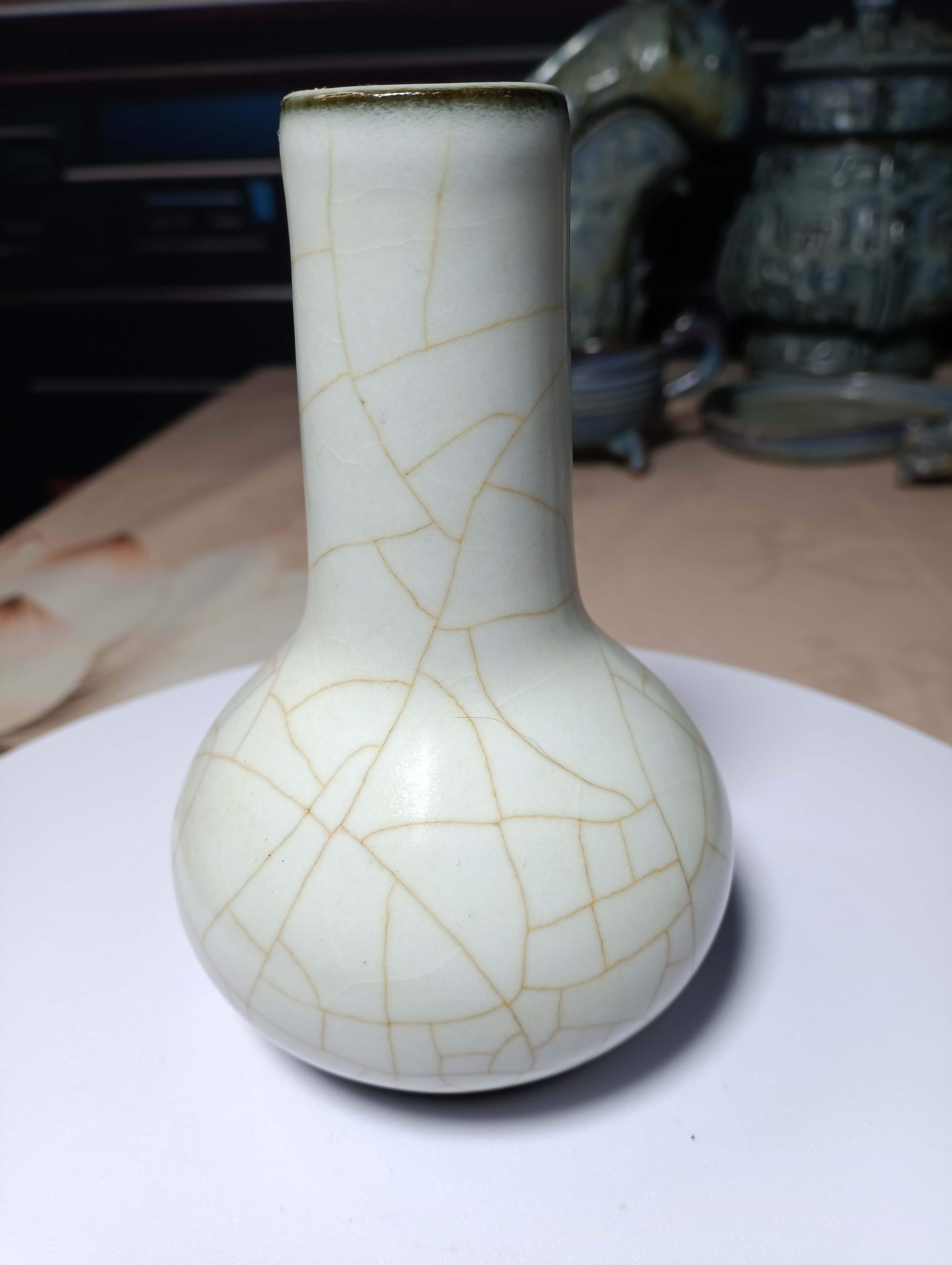 精美官瓷  手拉坯胆瓶