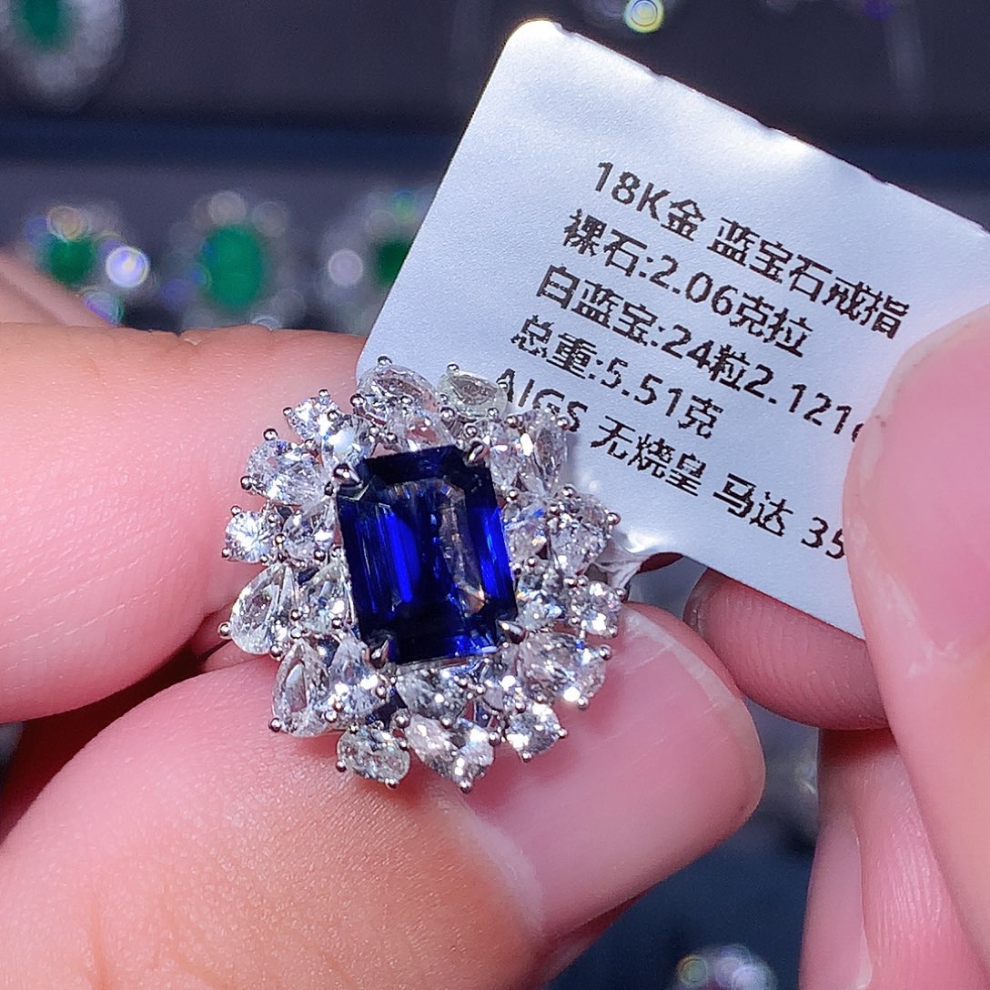 蓝宝石戒指18K金镶嵌