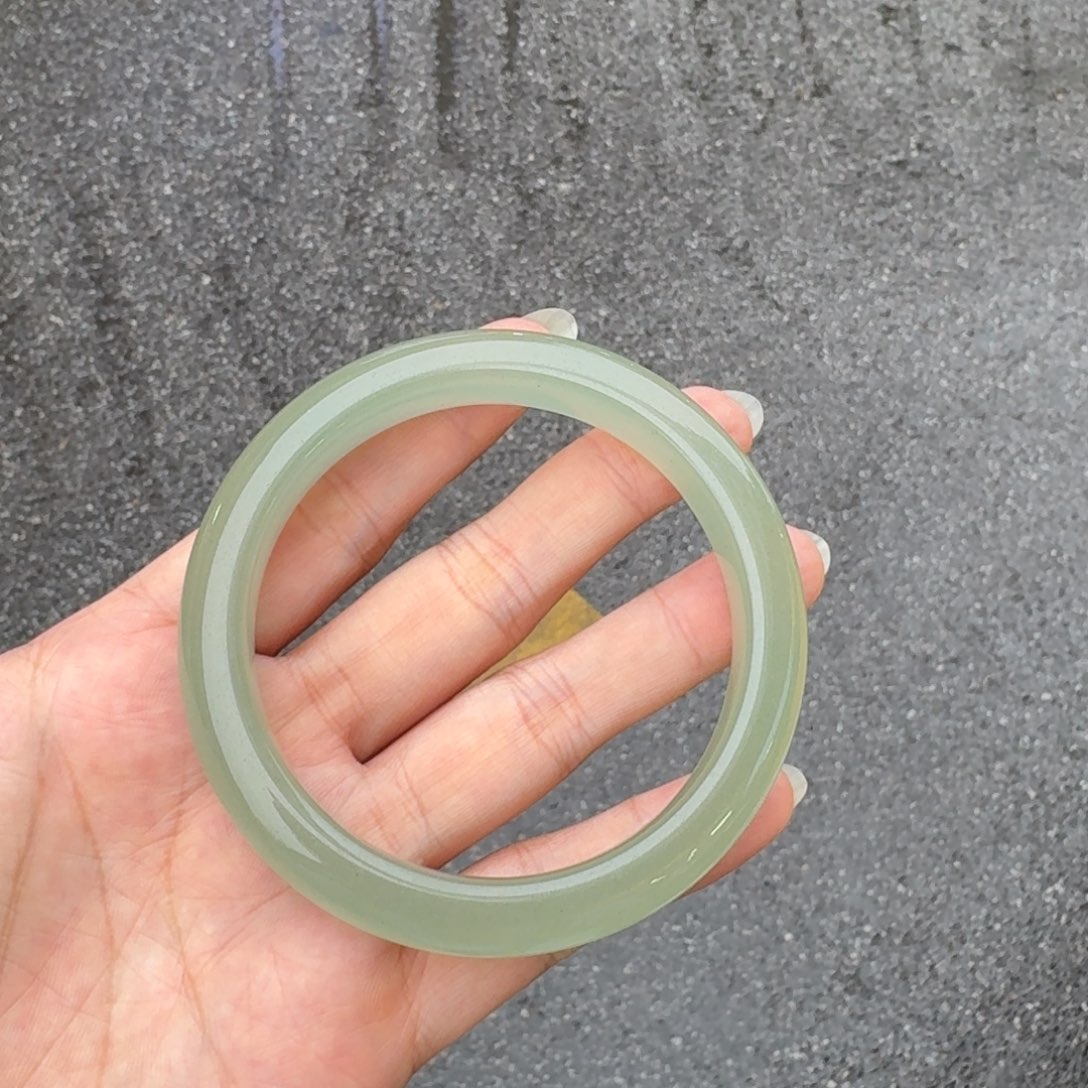 未镶嵌手镯石英质玉