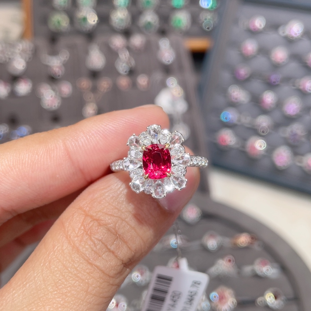 尖晶石戒指18K金镶嵌1.22ct 绝地