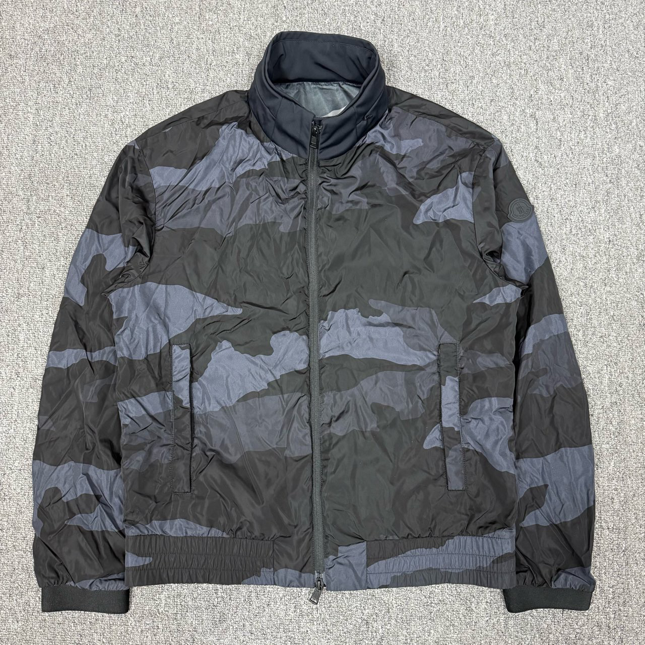 99新 MONCLER 12546560 蒙口 迷彩尼龙手臂绣标夹克外套 2码