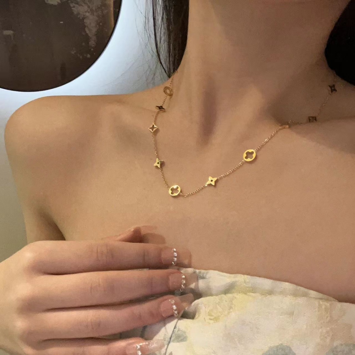 钛钢亚克力项链时尚欧美轻奢风简约气质镂空四叶草花朵项链女钛钢