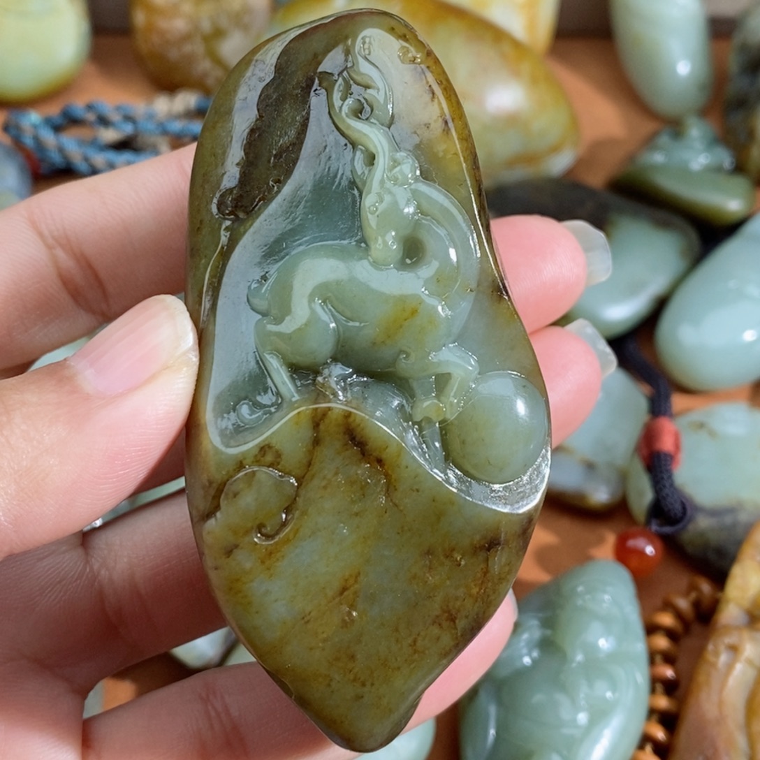 和田玉未镶嵌颈饰