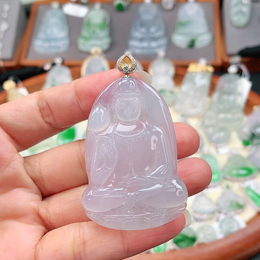 颈饰18K金镶嵌翡翠素衣观音