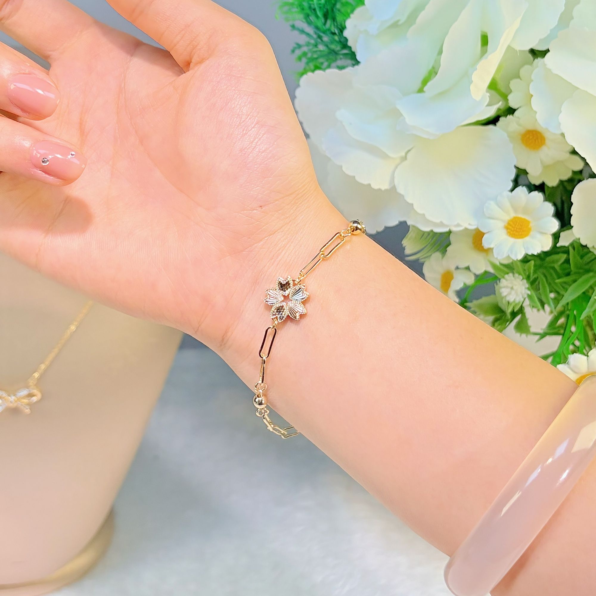 合金手链 方形卡加花朵手链镀金手链礼物时尚轻奢手链
