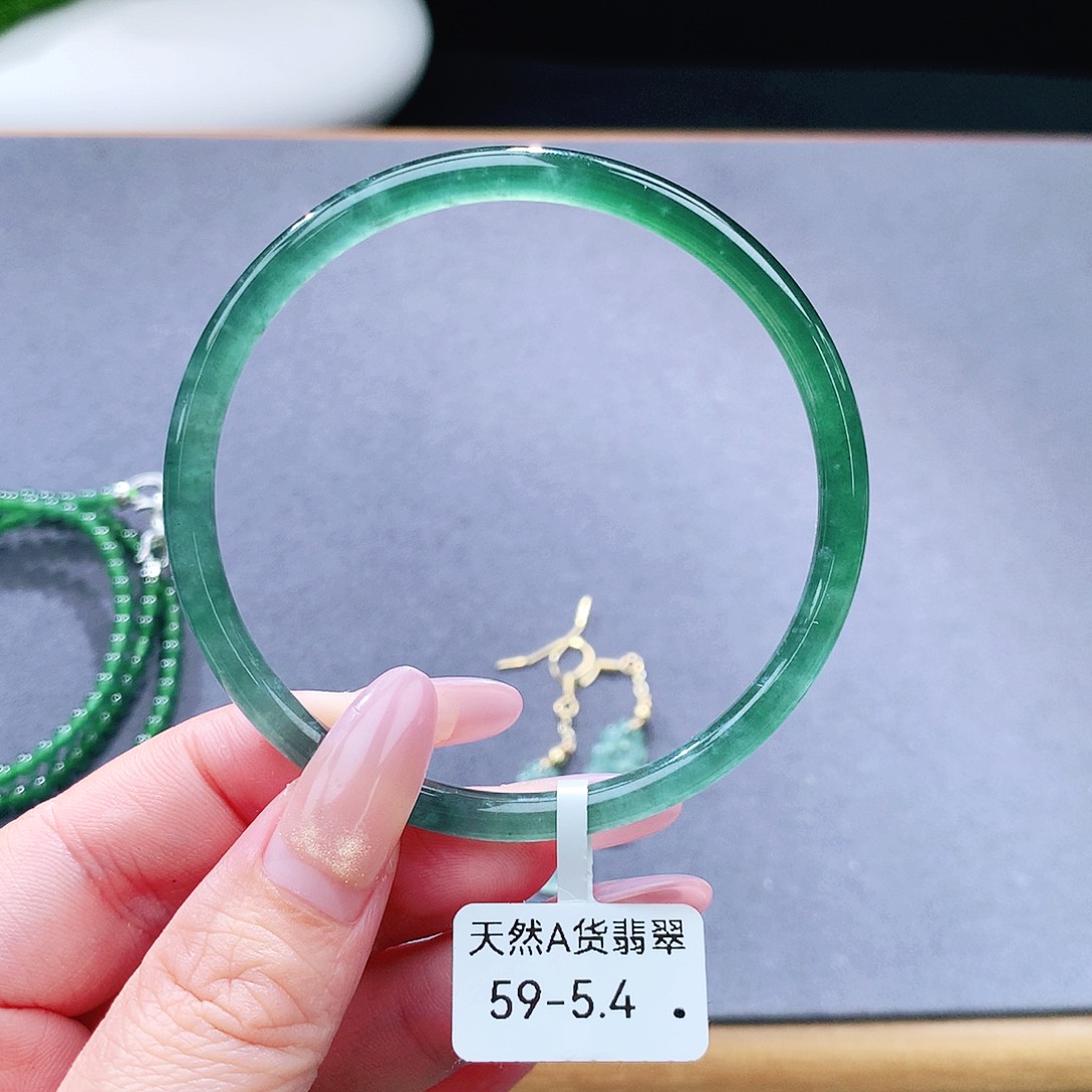 未镶嵌手镯（圆镯）翡翠
