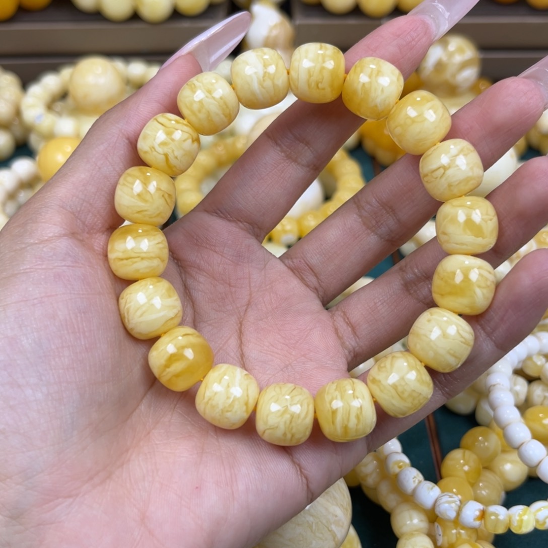 手串琥珀未镶嵌……