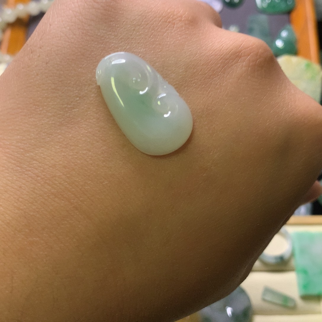 翡翠未镶嵌颈饰如意