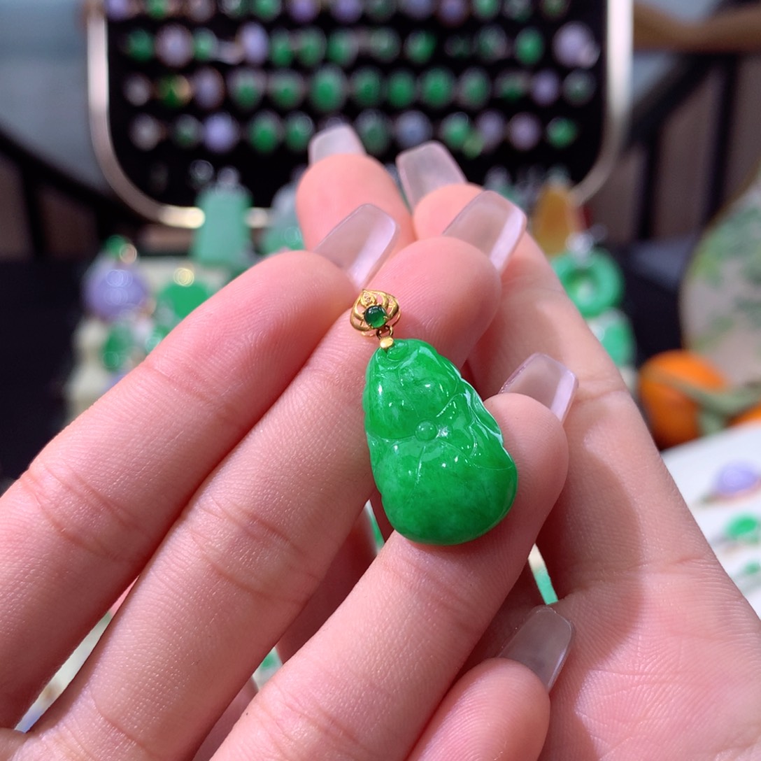 翡翠颈饰18K金镶嵌翡翠