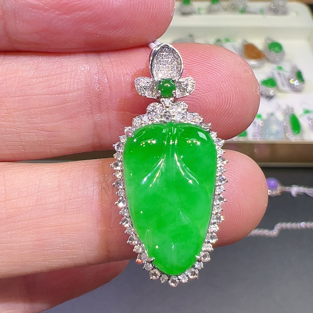 翡翠颈饰18K金镶嵌翡翠