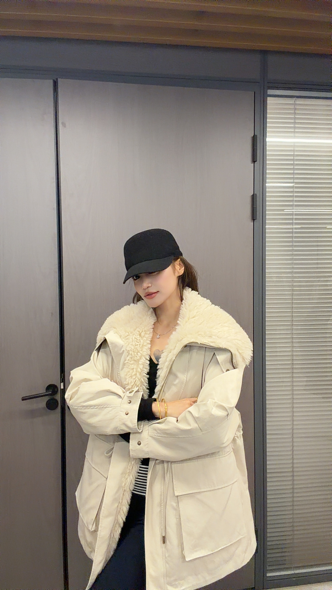 [迪拉呀]2025拼接百搭大毛领宽松加绒加厚外套IN9278