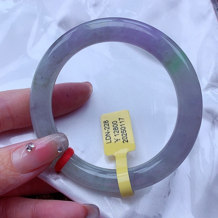 翡翠手镯未镶嵌翡翠