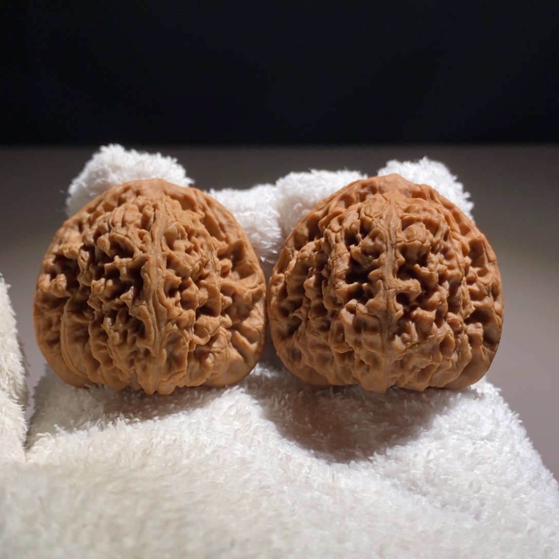 周***夫吊坠文玩核桃南疆石