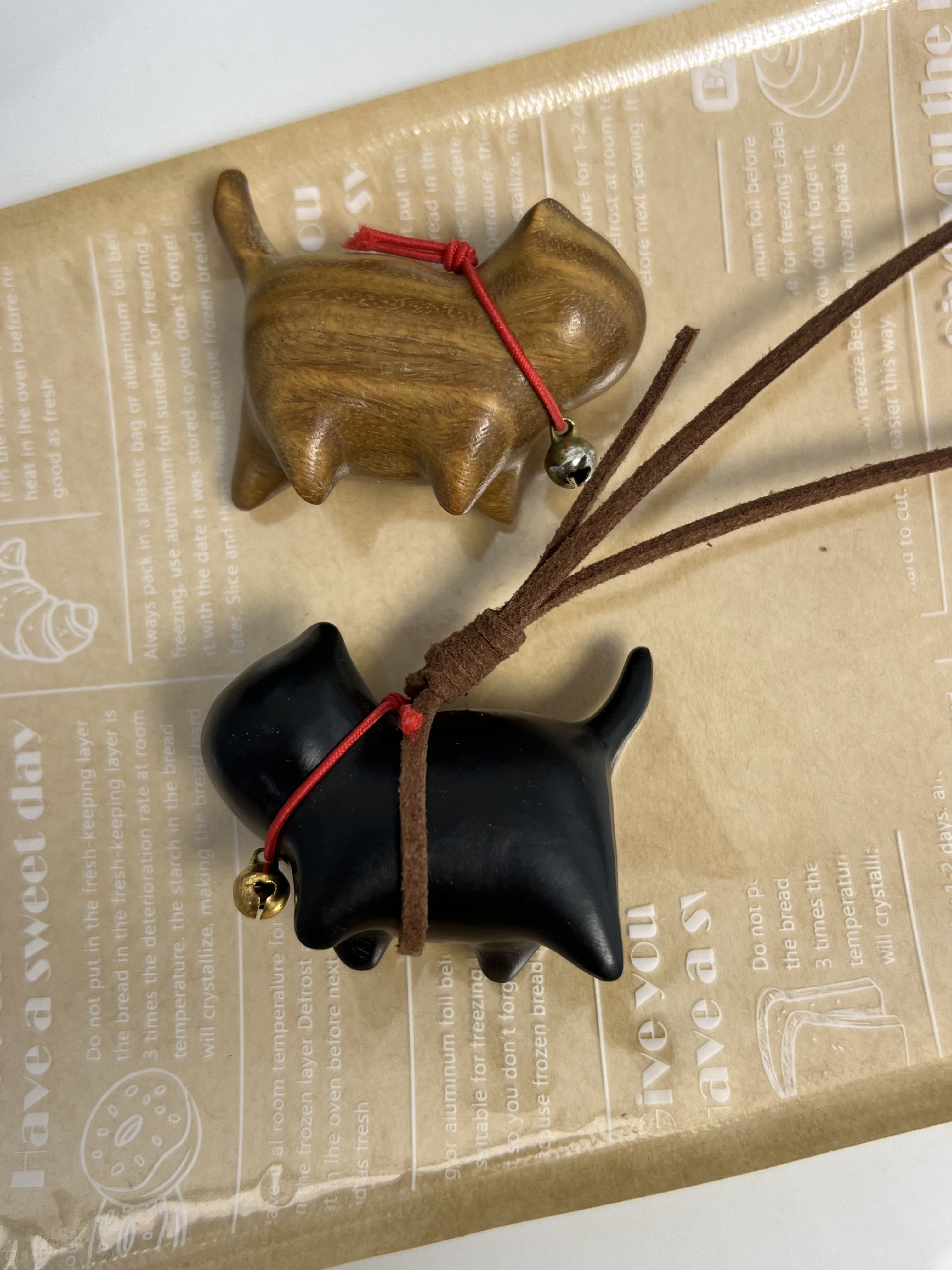 檀木小猫 送棕色绳子 （天然制作默认微瑕 完美主义者慎拍）