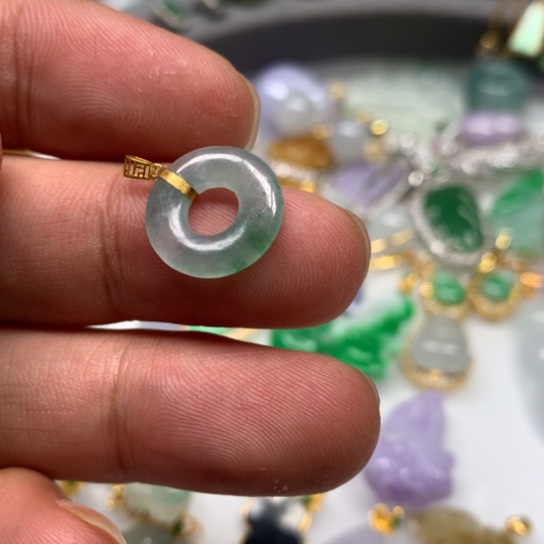 翡翠颈饰未镶嵌翡翠