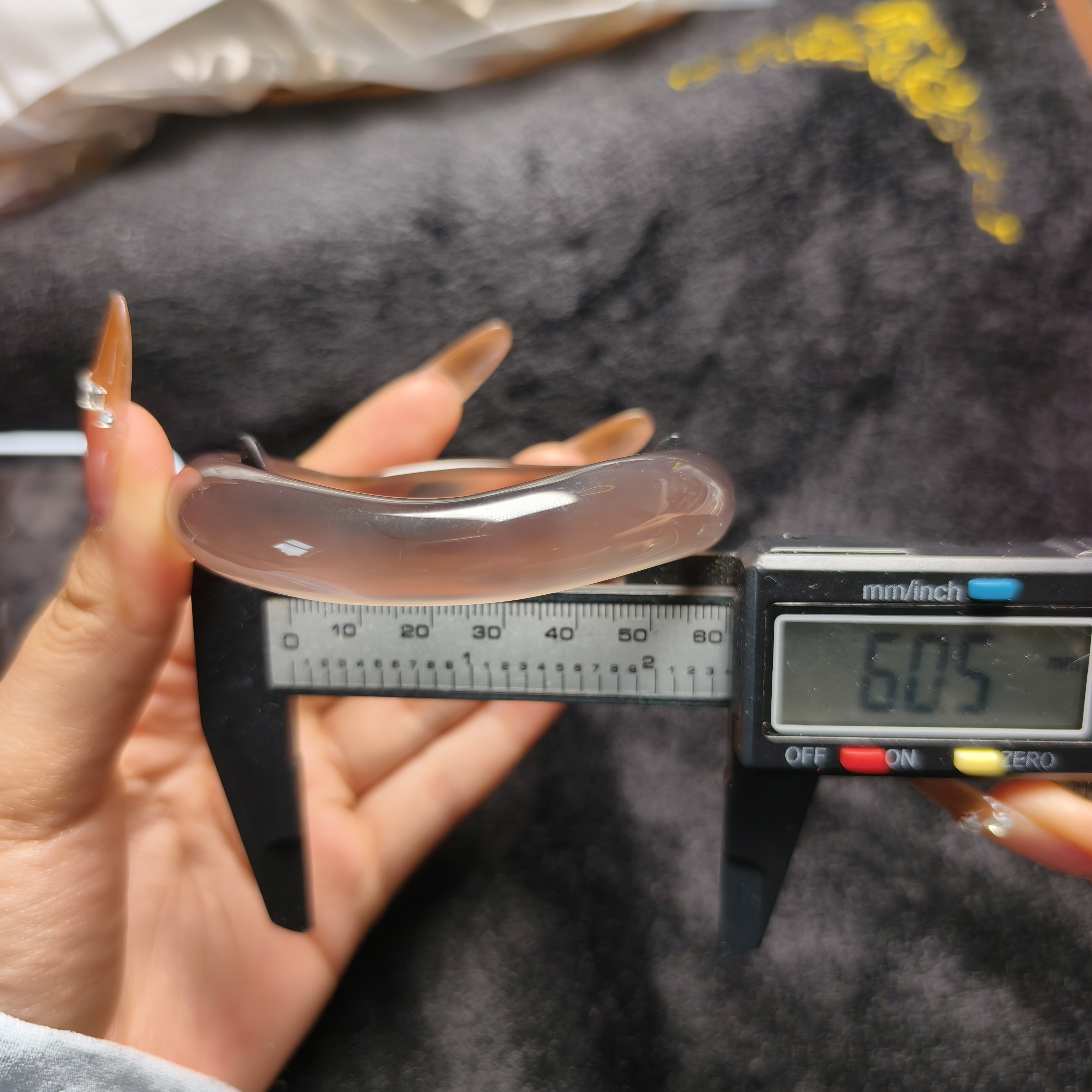 808号天然北红玛瑙手镯60口径