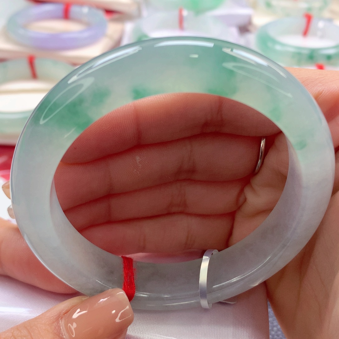 翡翠手镯未镶嵌师妹冰蓝飘花毕业