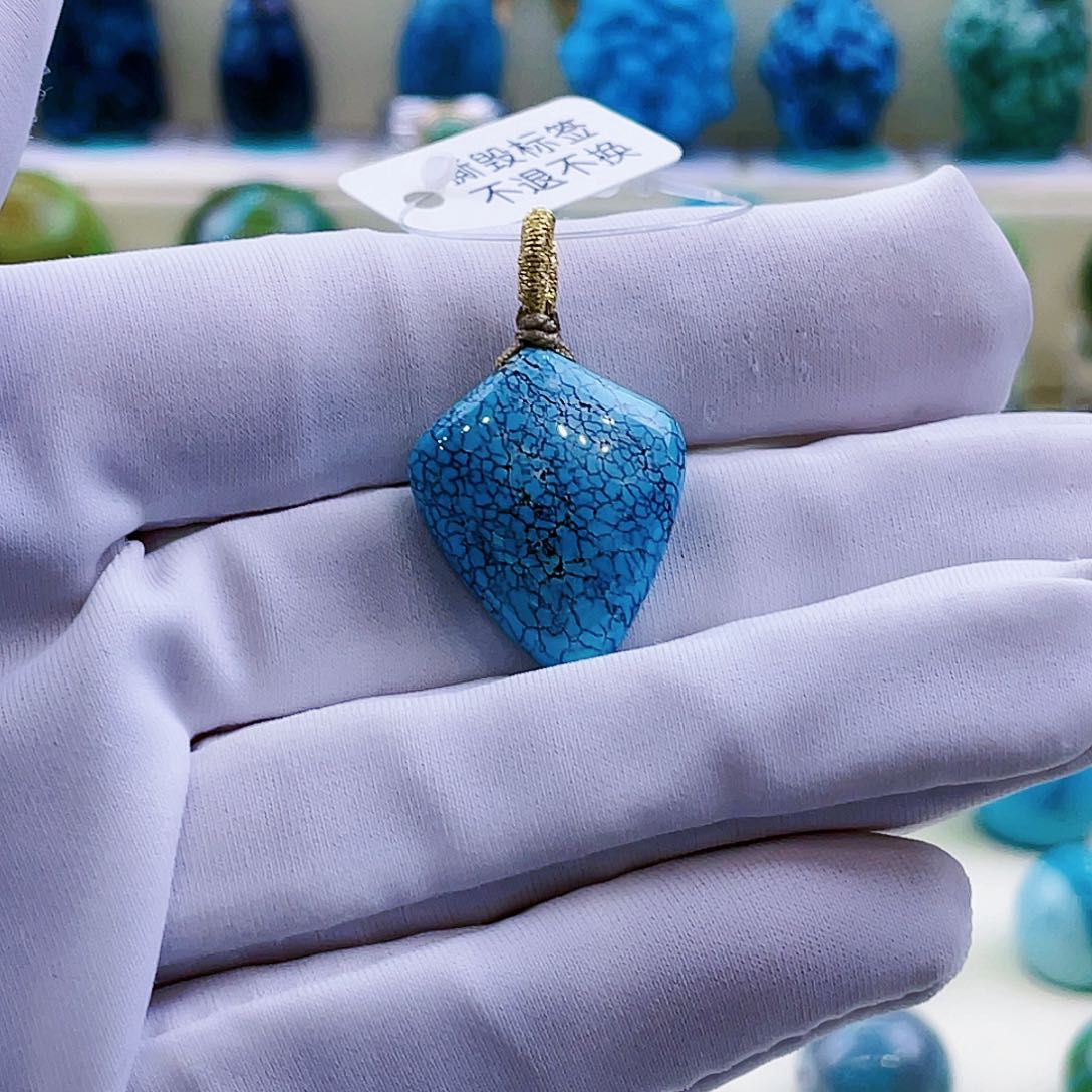 绿松石颈饰未镶嵌