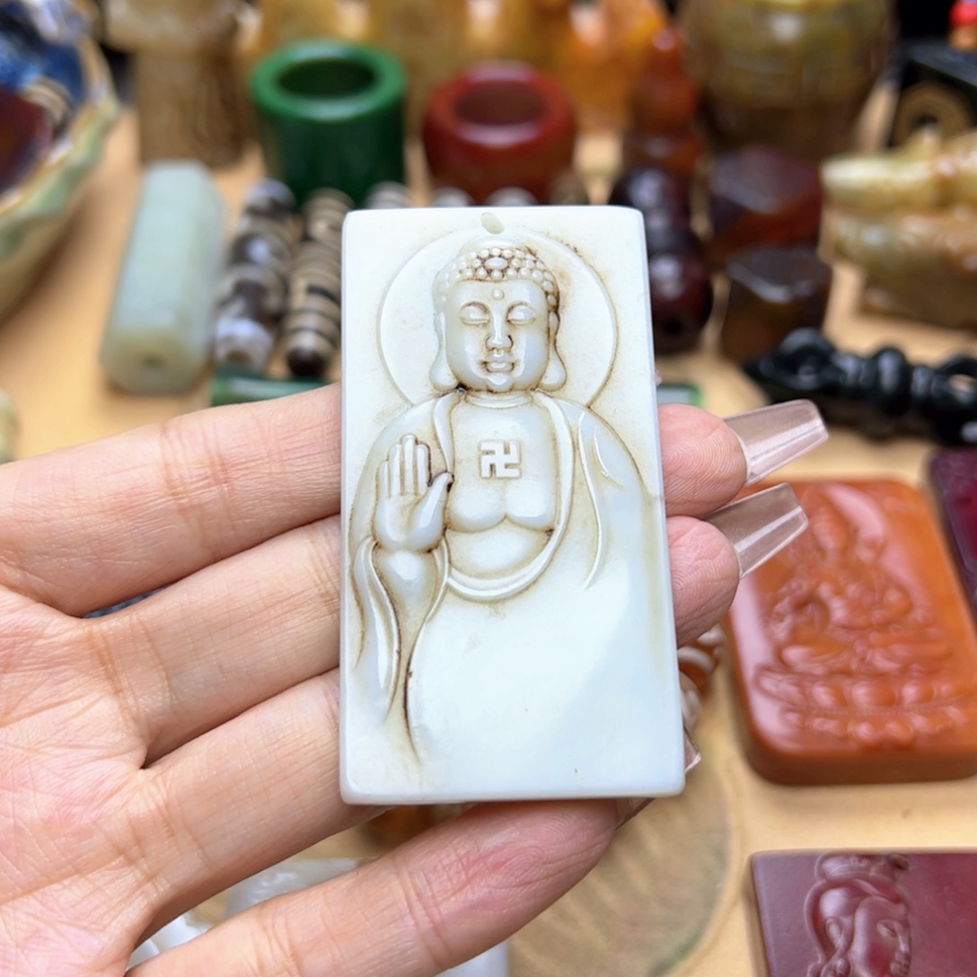 蛇纹石玉未镶嵌颈饰