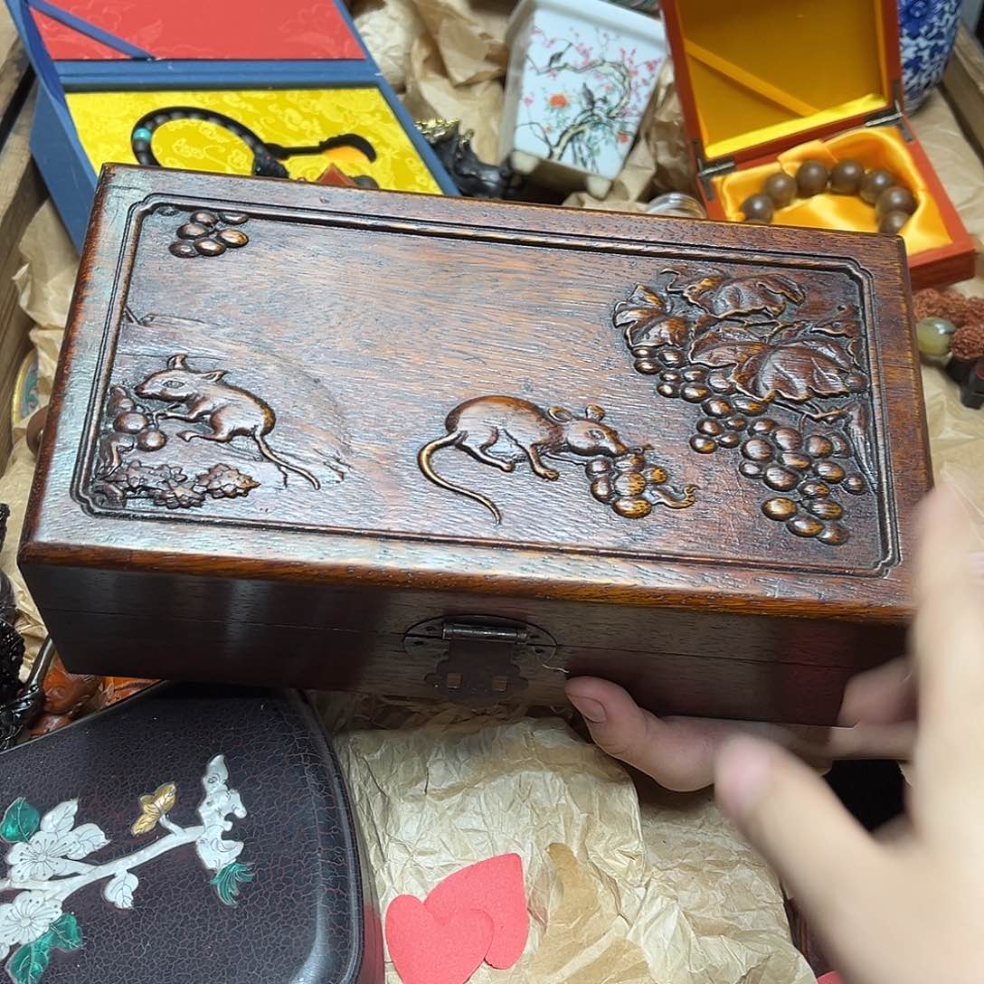 大叶紫檀（黑酸枝木类）