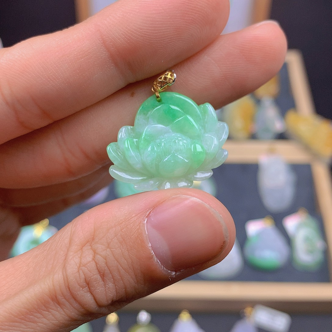 翡翠颈饰18K金镶嵌翡翠