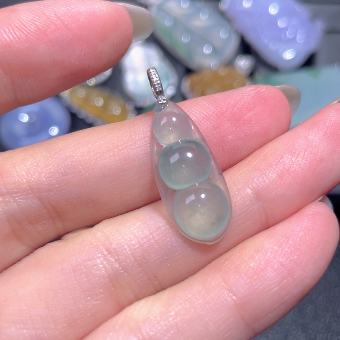 颈饰18K金镶嵌翡翠翡翠