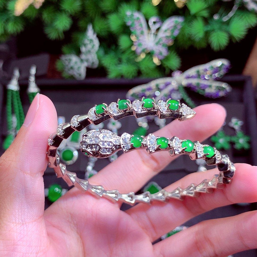 颈饰未镶嵌翡翠天然