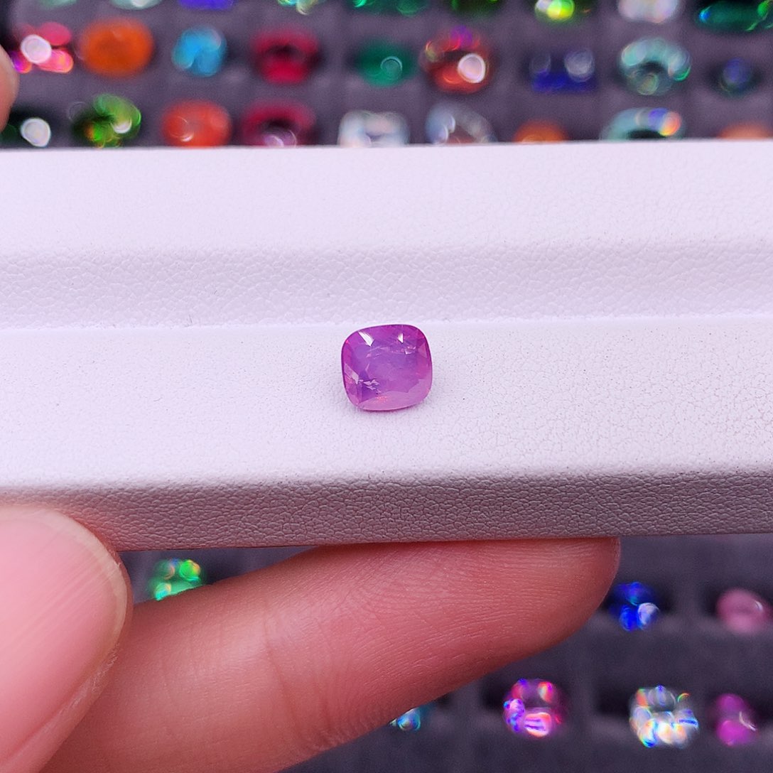 彩色蓝宝石裸石未镶嵌