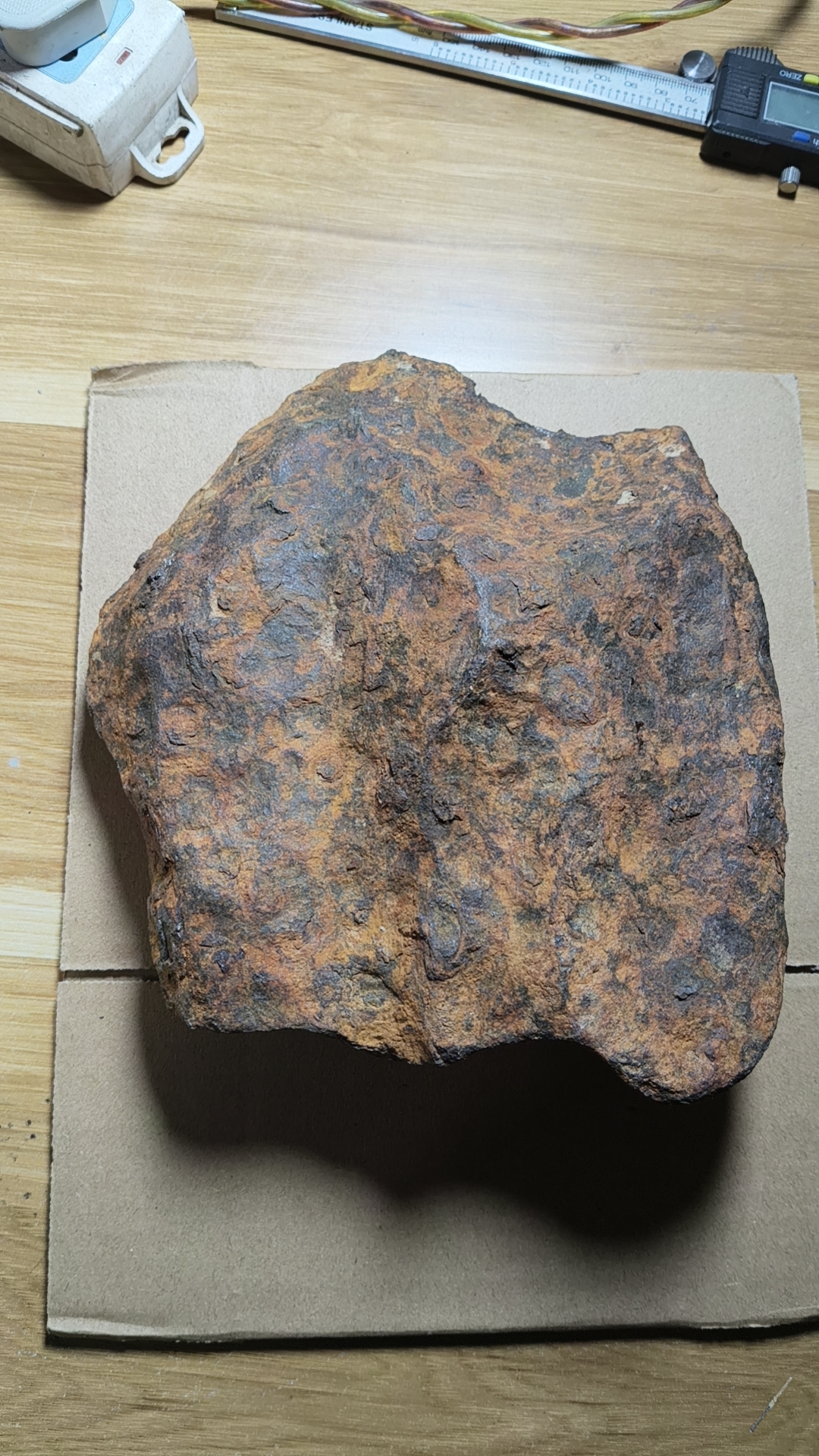 新疆阿勒泰，铁原石，7400克。