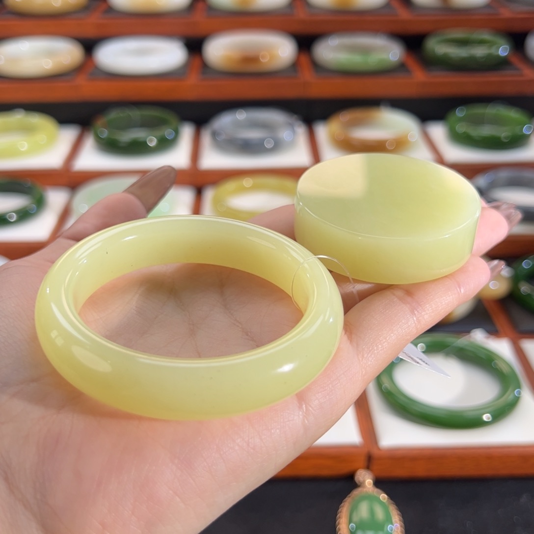 和田玉（黄玉）手镯未镶嵌