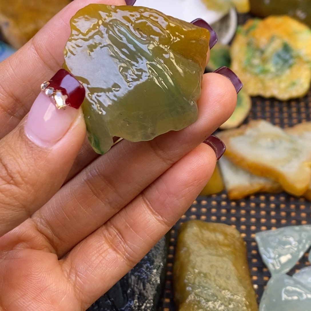 翡翠颈饰未镶嵌鱼翡翠