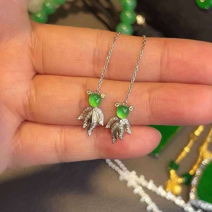 翡翠18K金镶嵌挂件年年有余耳饰