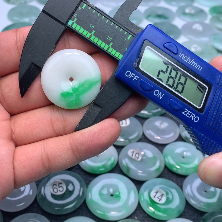 翡翠颈饰未镶嵌缅甸天然A货翡翠